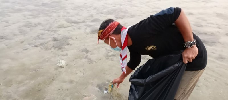 Jaga Kelestarian Ekosistem Laut, Sako SPN Kota Depok Gelar Aksi Bersih Pantai Pulau Pari