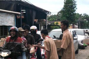 LDII Sawah Baru Ciputat Bersama Sako SPN Berbagi Takjil