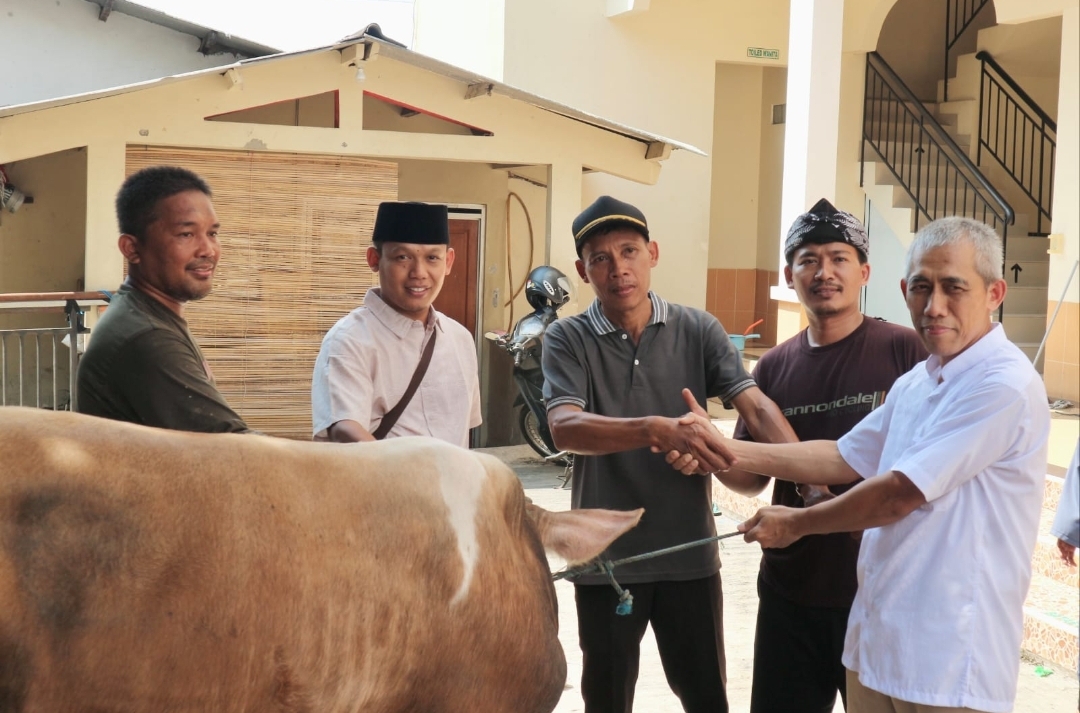 Berkurban: Wujud Ketakwaan Individu dan Kesalehan Sosial