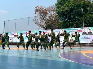 santri ponpes baitussalam menampilkan pencak silat saat peringatan hari santri. (foto: Dana)