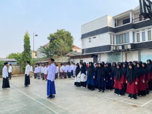 Para santri ponpes baitussalam saat mengikuti upacara peringatan hari santri di ponpes baitussalam. (foto: Zulfa)