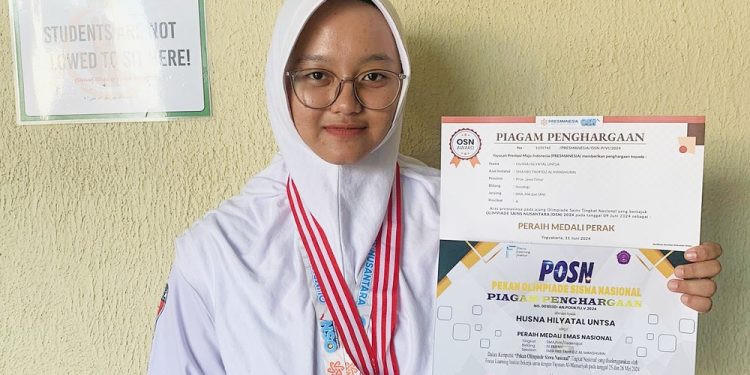 Husna Hilyatal Untsa Raih Medali Emas POSN 2024 Bidang Sejarah