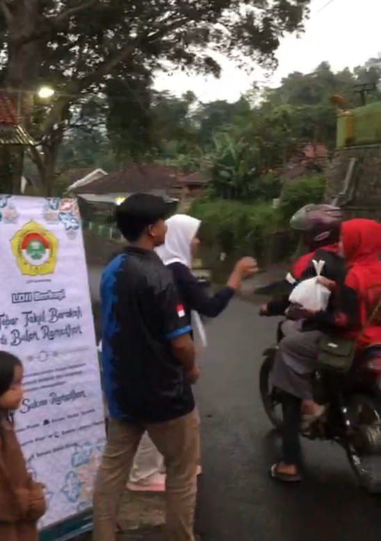 LDII Sumedang Bagikan 2500 Paket Takjil di 11 Titik