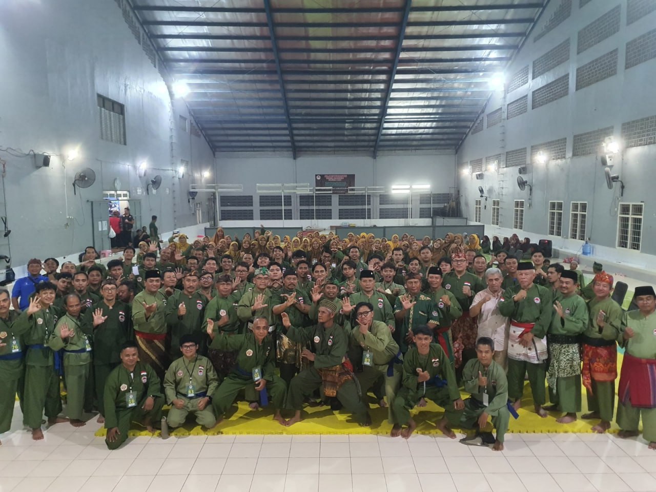 Ketua LDII Indramayu Terima Sabuk Merah Kehormatan dari Persinas ASAD
