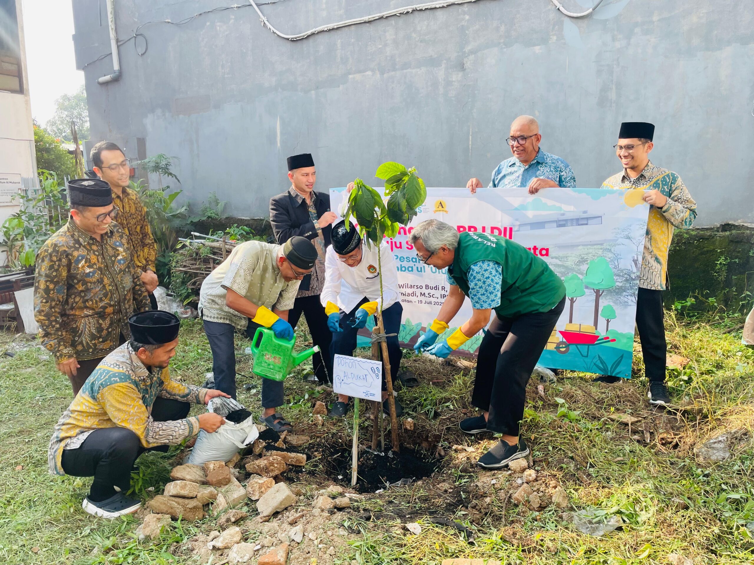 Menuju Sekolah Adiwiyata, DPP LDII Kunjungi SMA Manba’ul ‘Ulum Boarding School