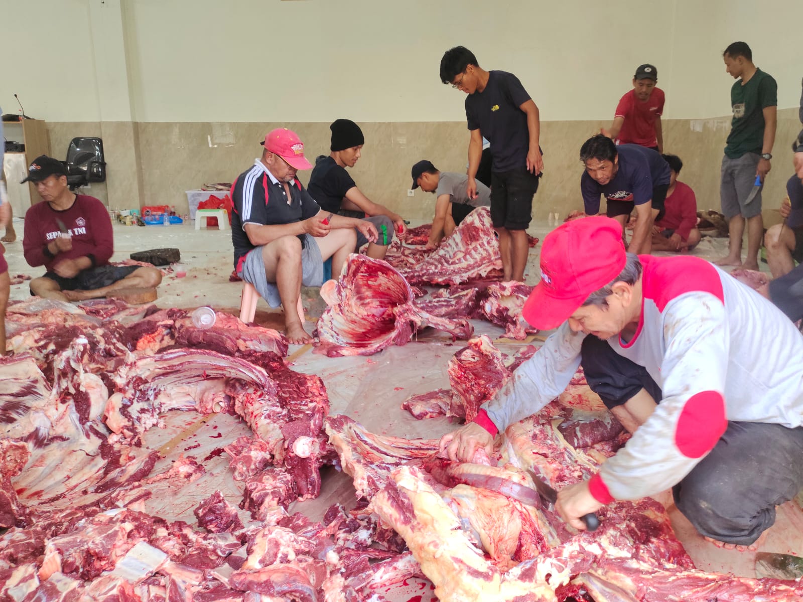 LDII Tangsel Bagikan Ribuan Paket Daging Kurban untuk Warga Sekitar Majelis Taklim