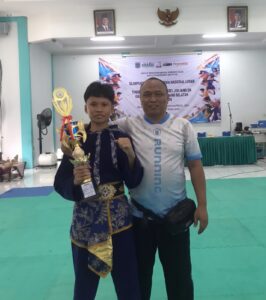 Farhan Juara O2SN Tangsel bersama Coach Muhammad Rismanto. (FOTO: LINTAS)